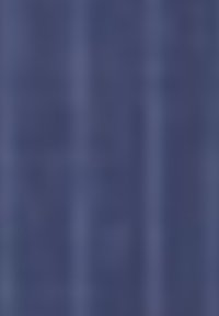 Marinblå textil med en slät yta. Subtila linjer skapar ett mönster som erbjuder djup och kontrast i färg. Ingen synlig hårdvara eller accenter.