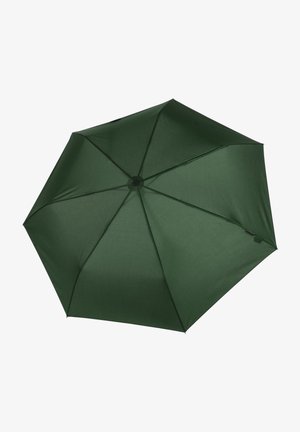 Parapluie vert avec un auvent en tissu lisse et mat, huit panneaux et une tige centrale, comprenant un bouton noir pour une ouverture facile.