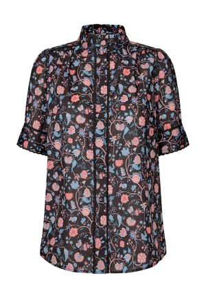 Sort kortærmet bluse med rosa og blå blomsterprint, flæset høj krave og bølgede ærmekanter.