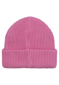 Różowa, prążkowana czapka beanie z założonym mankietem. Materiał jest miękki, a wzór jest jednolity, z pionowymi paskami.