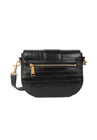 Borsa a tracolla nera in pelle con texture a coccodrillo, forma arrotondata, chiusura a pattina e tasca frontale con zip in tonalità oro. Cintura regolabile.