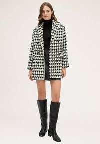 Motivi FANTASIA PIED DE POULE - Cappotto corto - nero