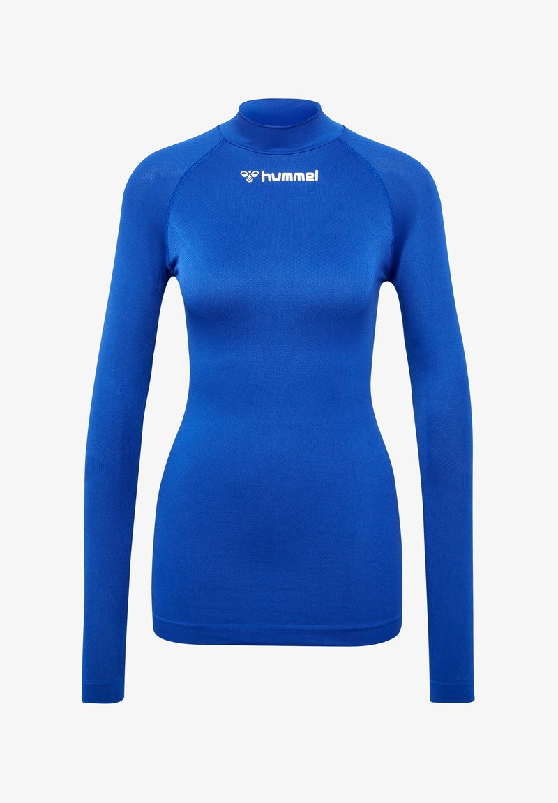 Haut bleu à manches longues avec col montant, fabriqué en tissu extensible, doté d'une coupe ajustée et d'un logo blanc en haut à gauche.
