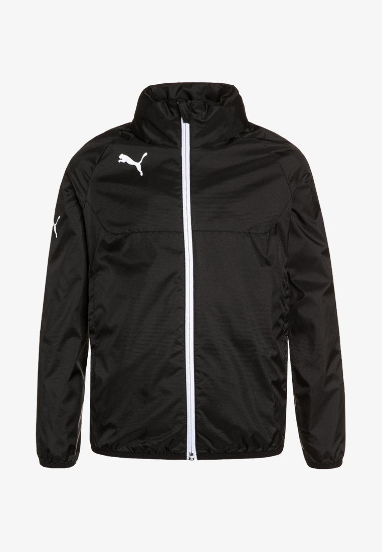 Veste coupe-vent noire en tissu léger, dotée d'un col montant, d'une fermeture éclair blanche et d'un logo blanc contrastant sur la poitrine et les manches.