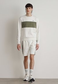 Lacoste UNISEX - Športni pulover - flour/oliv