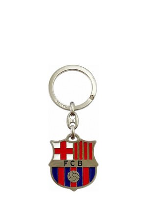 Metalowy breloczek z herbem FC Barcelona, przedstawiający czerwony krzyż, czerwone i żółte paski oraz niebiesko-czerwone pionowe paski z piłką nożną na środku.