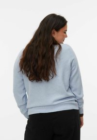 Vero Moda Curve VMCDOFFY  - Pullover - brunnera blue