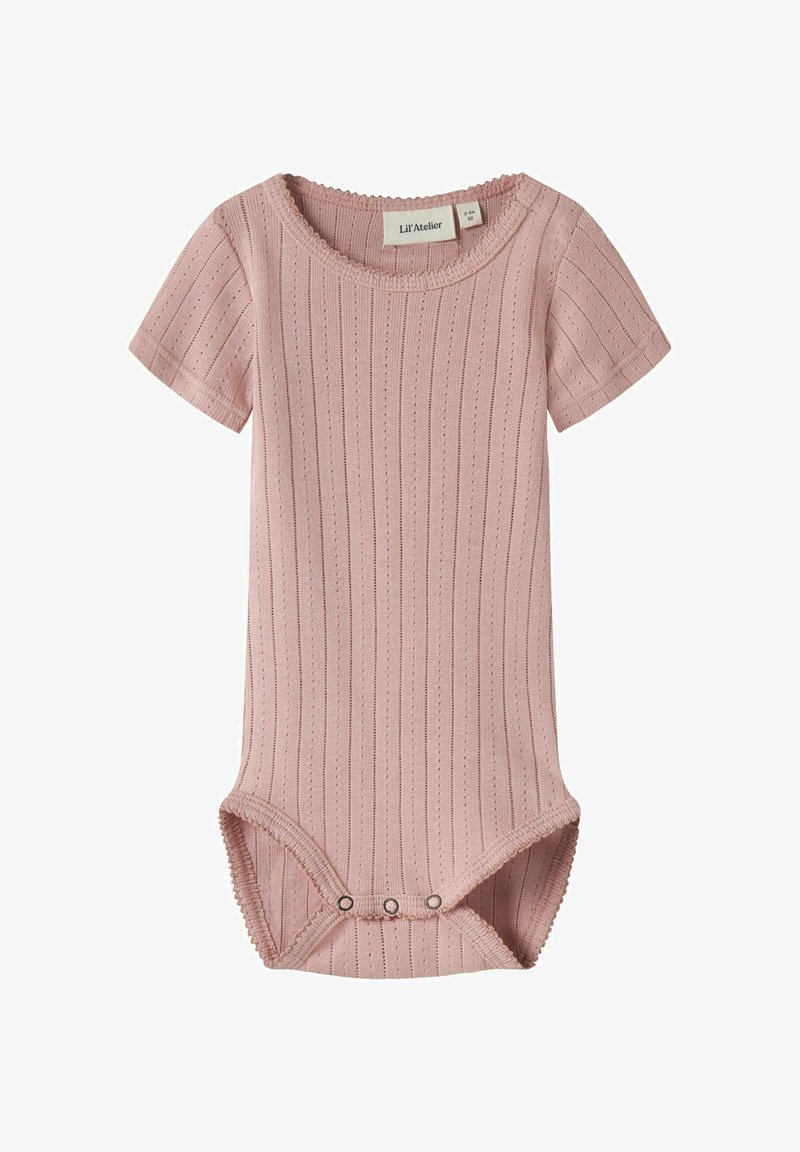 Body bébé rose à manches courtes en tissu côtelé avec trois fermetures éclair à l'entrejambe et un bord d'encolure arrondi.