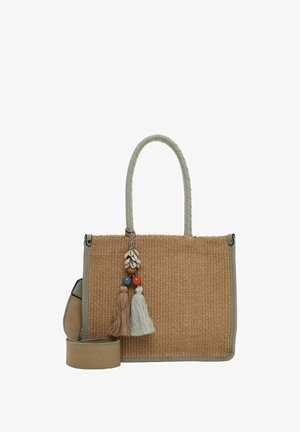 Vævet stråtask med en beige yderside, grå detaljer og dekorative kvaster i lys grå, orange og blå. Har dobbelt håndtag og en rem.