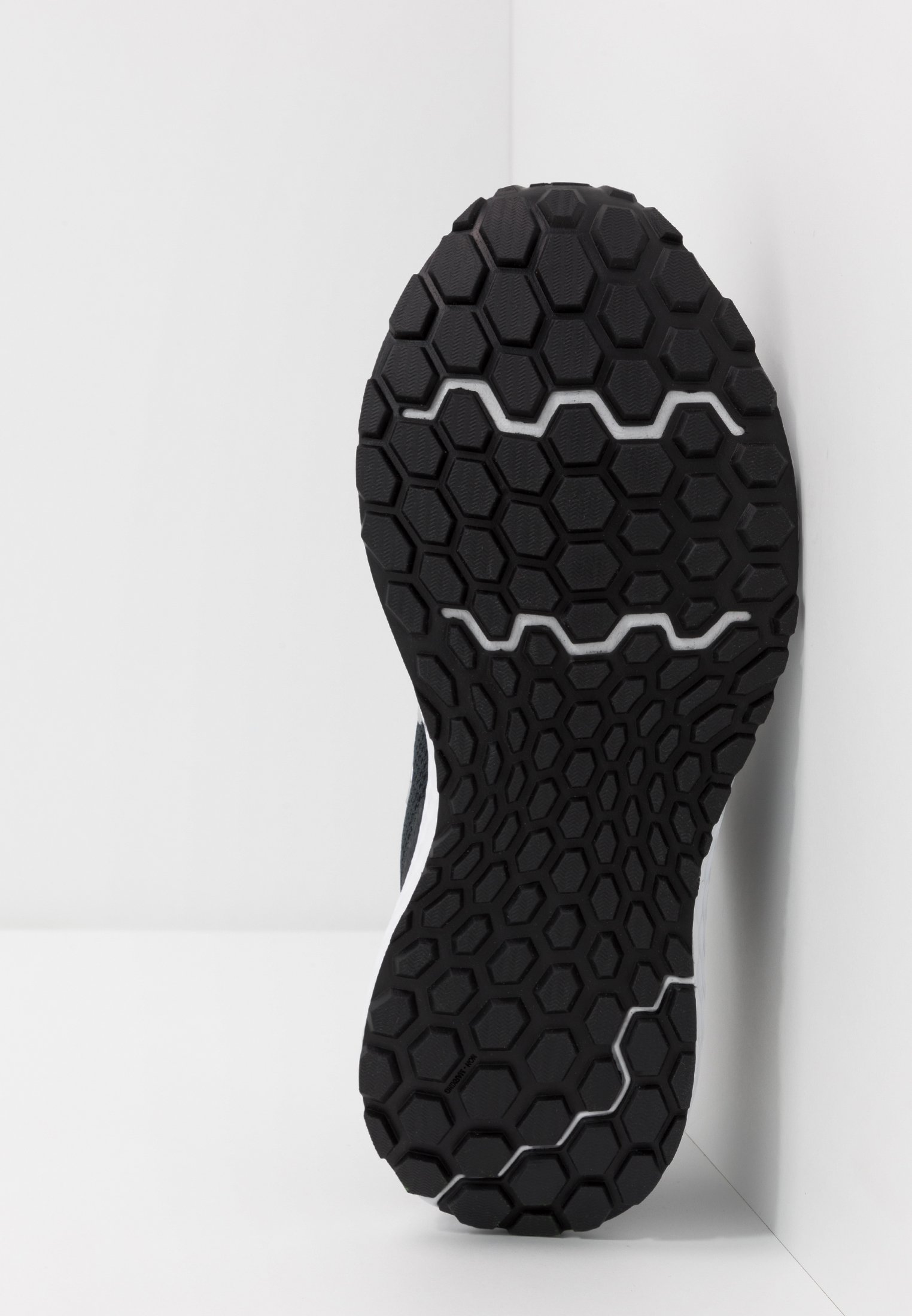 New Balance 520 V6 - Zapatillas de running neutras - black/negro -  Zalando.es