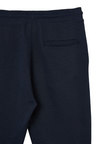 Marineblaue Jogginghose mit einem strukturierten Bund und einer kleinen Gesäßtasche, gefertigt aus weichem, atmungsaktivem Material.