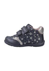 Chaussure pour enfant en velours bleu marine foncé avec un motif d'étoiles argentées, deux bandes auto-agrippantes et des accents argentés au niveau du talon. Fabriquée en matériau synthétique. Design bas.