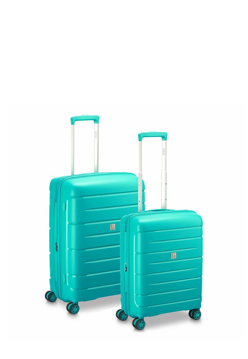 Due valigie rigide di colore teal, con un design a righe, manici retrattili in argento e quattro ruote girevoli per una facile mobilità.