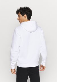 Tommy Hilfiger LOGO HOODY - Jersey con capucha - white