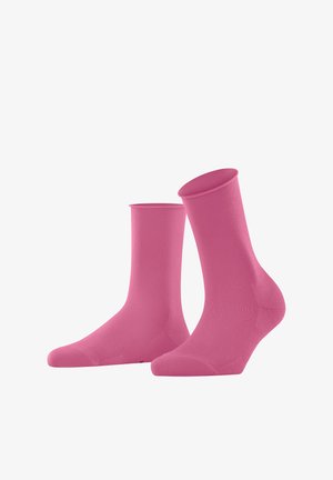 Różowe skarpetki do kostki wykonane z gładkiego, elastycznego materiału z prążkowanym mankietem i wzmocnionym palcem, charakteryzujące się bezszwowym designem.