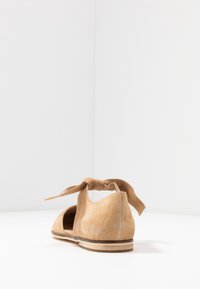Anna Field Bailarinas con hebilla - beige