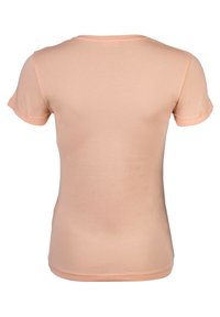 Camiseta de manga corta color durazno claro con escote redondeado, textura suave y diseño ajustado. No hay etiquetas visibles ni adornos en la parte posterior.