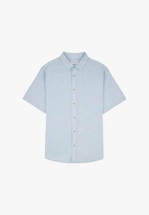 Chemise bleu clair à manches courtes avec col classique et motif texturé subtil.