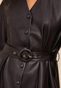 Friends Like These REGULAR FIT - BELTED - Tričkové šaty - black