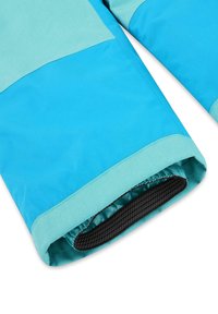 Blau und hellblauer Jackenärmel mit glattem Stoff, elastischem Bündchen und texturiertem Innenfutter.