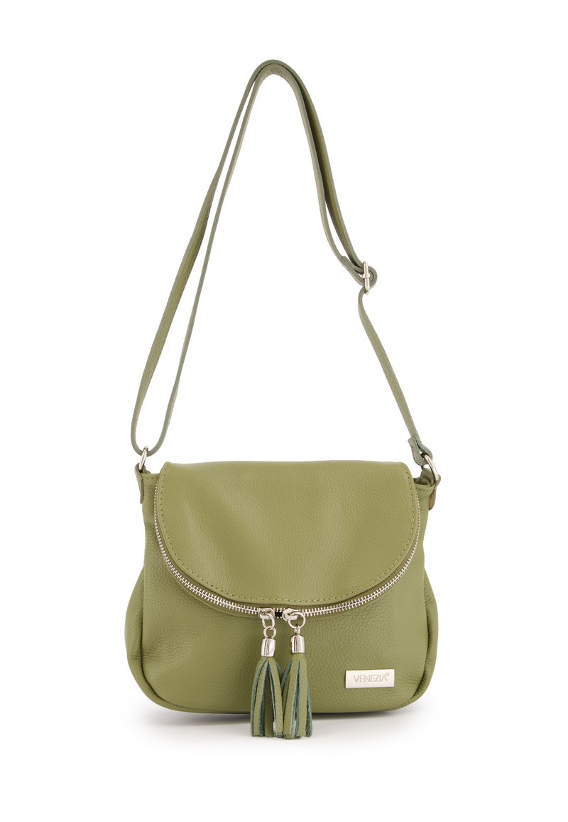 Groene lederen crossbody tas met een ritsluiting, ronde vorm en twee kwastjes. Voorzien van een verstelbare schouderband en een gemetalliseerd logo.