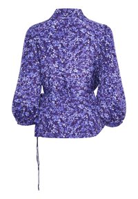 Blouse fleurie violette avec manches longues bouffantes, col haut et taille ajustable par cordon. Le tissu a une texture lisse avec un motif décoratif.