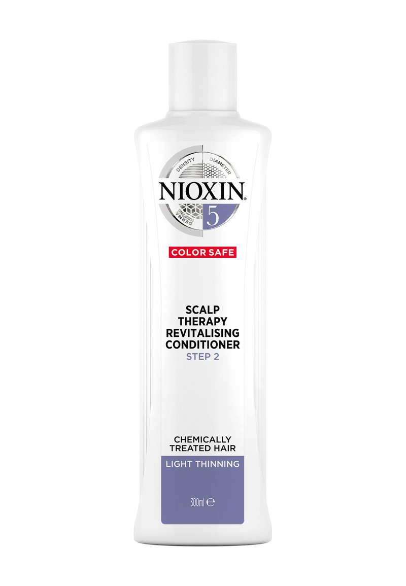 Nioxin Scalp Therapy Revitaliserande Balsam, 300ml, vit plastflaska med lila accenter, märkt för färgsäker användning på tunnhårigt hår.