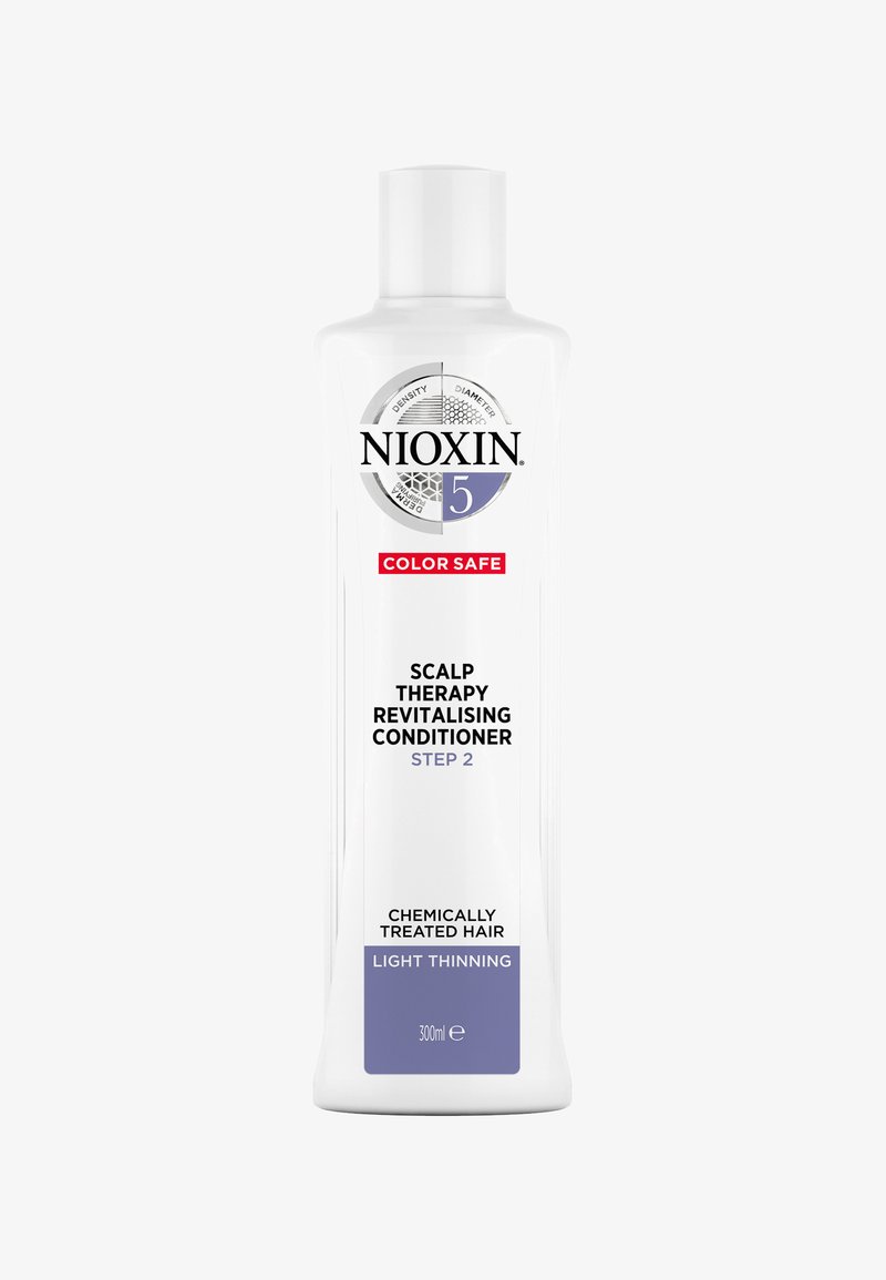Nioxin Scalp Therapy Revitaliserande Balsam, 300ml, vit plastflaska med lila accenter, märkt för färgsäker användning på tunnhårigt hår.