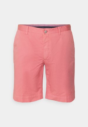 Lichtroze heren shorts gemaakt van een katoenmix, met een vlakke voorkant, riemlussen en een enkele knoopsluiting bij de taille.