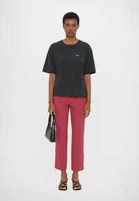 CLOSED RELAXED - T-shirt - bas - black