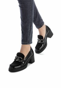 XTI Zapatos sin cordones - black