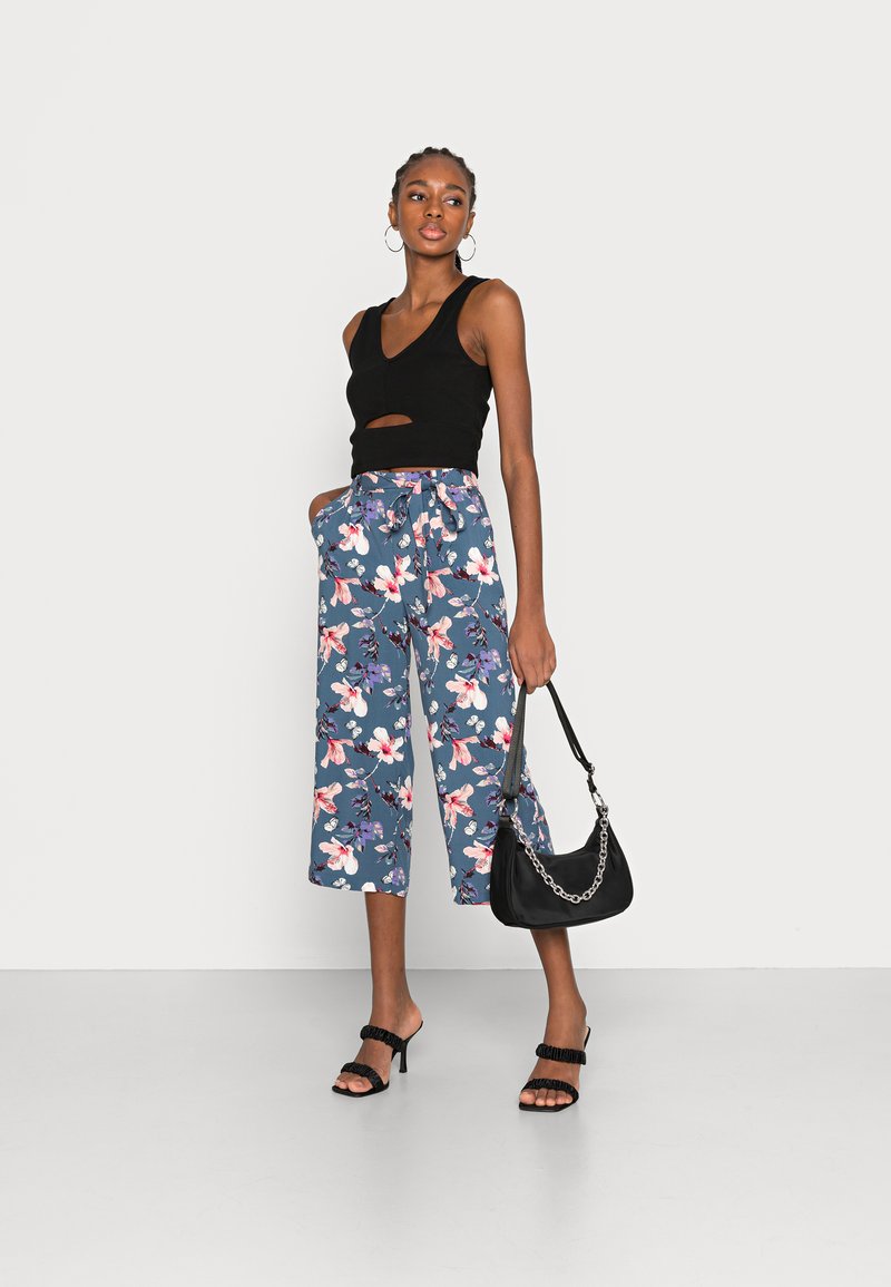 Damen Chinos | ONLY ONLNOVA LIFE CROP PALAZZO PANT Stoffhose vintage indigo/blau - GY11102 Damen Chinos | ONLY ONLNOVA LIFE CROP PALAZZO PANT Stoffhose vintage indigo/blau - GY11102