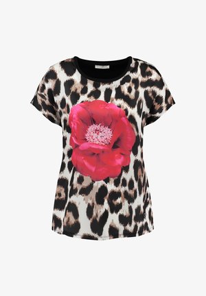 T-shirt à manches courtes en imprimé léopard avec un grand graphique de fleur rouge à l'avant. Encolure noire, tissu lisse. Coupe fluide et décontractée.