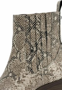 Tamaris CHELSEA - Botines - beige snake