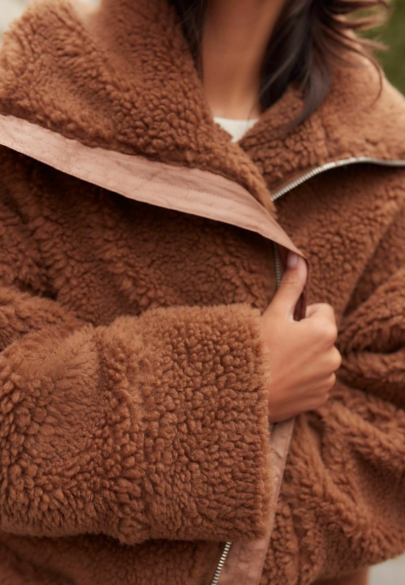 Manteau Femme Ecowish En Fausse Fourrure Shearling – Marron, Taille M – Fermeture éclair