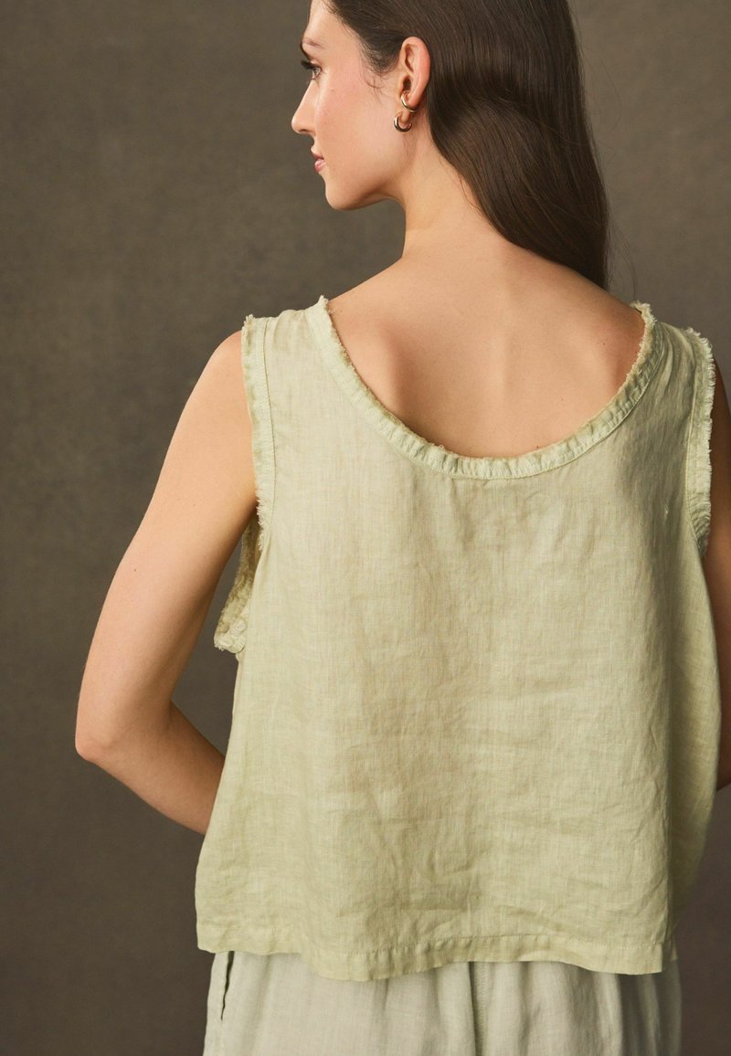 Next - REGULAR FIT - Top - sage green, Forstør