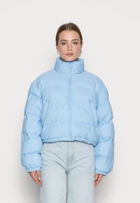 Weekday PROMIS SHORT PUFFER JACKET - Casaco de inverno - blue