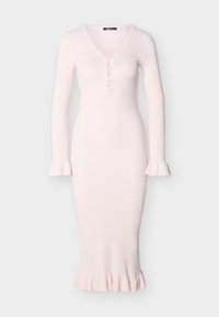 Απαλό ροζ ριμπ πλεκτό φόρεμα με μακριά μανίκια, V-λαιμόκοψη, πέντε κουμπιά και βολάν στα μανίκια και στο τελείωμα.