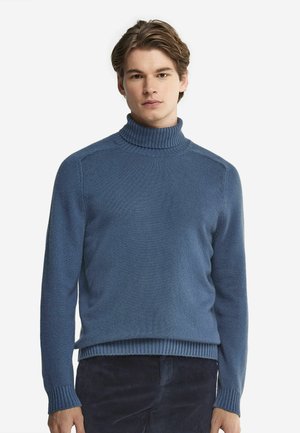 Blå turtleneck sweater lavet af blødt strikket stof, med ribkanter ved ærmer og søm, i en afslappet pasform og en glat tekstur.