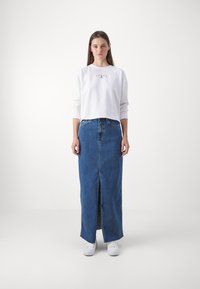 Tommy Jeans ESSENTIAL biały