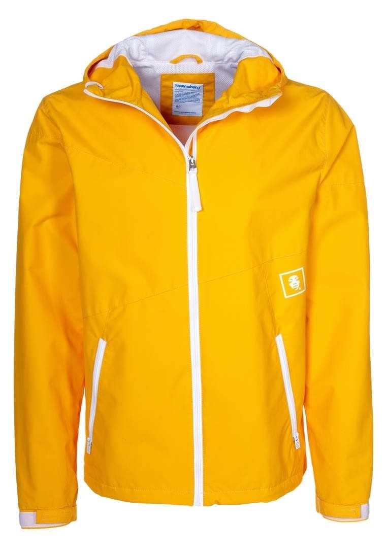 Żółta wodoodporna kurtka z kapturem, przednim zamkiem błyskawicznym, dwoma bocznymi kieszeniami i elastycznymi mankietami. Wykonana z gładkiego, syntetycznego materiału z siateczkową podszewką.