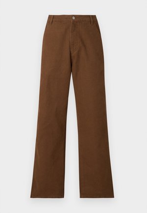 Brązowe bawełniane spodnie o prostym kroju, z zapięciem na guzik i dwoma przednimi kieszeniami. Gładka struktura bez widocznych wzorów czy ozdób.