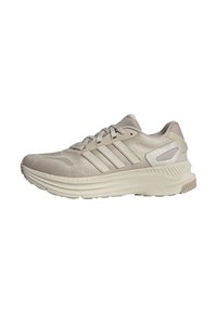 Beige běžecká obuv vyrobená z prodyšné tkaniny a syntetických materiálů. Obsahuje tři pruhy na boku, texturovanou podrážku a polstrovanou mezipodešev.