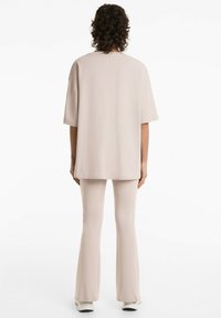 OYSHO SHORT SLEEVE - T-shirts basic - taupe