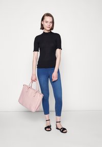 Marks & Spencer JEGGINGS - Calças de ganga de corte skinny - medium indigo