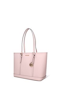Borsa tote in pelle rosa con doppi manici, accessori color oro e ciondolo con logo. Presenta una forma strutturata e dettagli di cuciture a contrasto.
