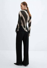 Mango ALLEGRA - Blúzka so zapínaním na gombíky - black