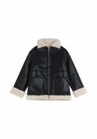 Svart konstläderjacka med dragkedja fram, krämfärgad shearling-krage och -manschetter samt två framfickor. Har en strukturerad design och minimal sömnad.