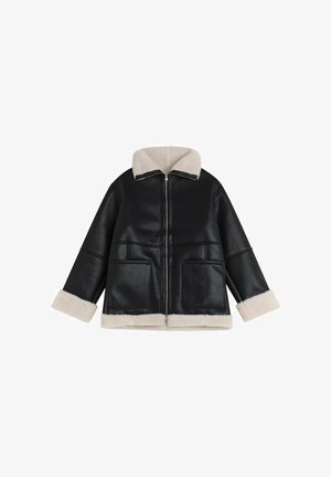 Veste en simili cuir noire avec fermeture éclair à l'avant, col et poignets en fausse fourrure crème, et deux poches frontales. Présente un design épuré et un minimum de coutures.