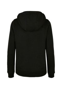 Svart hoodie med mjuk textur, med en stor, strukturerad huva, långa ärmar och ribbad fåll. Ingen synlig logotyp eller mönster.